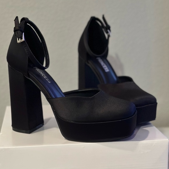 Ankle Strap Chunky Platform High Heel Pumps - Picture 2 of 3